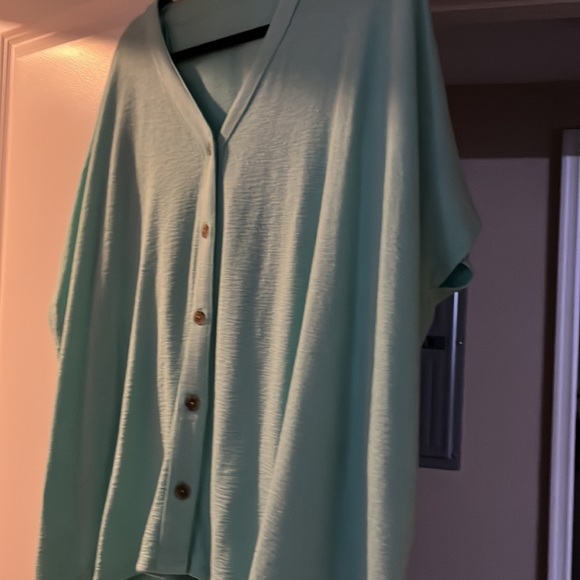 Swing top button front - Picture 2 of 3